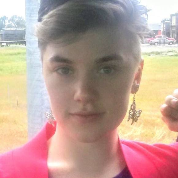 Meet your Posher, Lucia - Picture 1 of 1